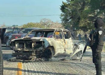 Hombres armados se enfrentan en carretera de Chiapas; conductores quedan ‘atrapados’ entre las balas