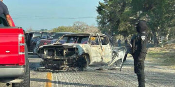 Hombres armados se enfrentan en carretera de Chiapas; conductores quedan ‘atrapados’ entre las balas