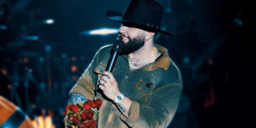 Piden cancelar a Carin León por, supuestamente, promover el consumo de sustancias en su concierto