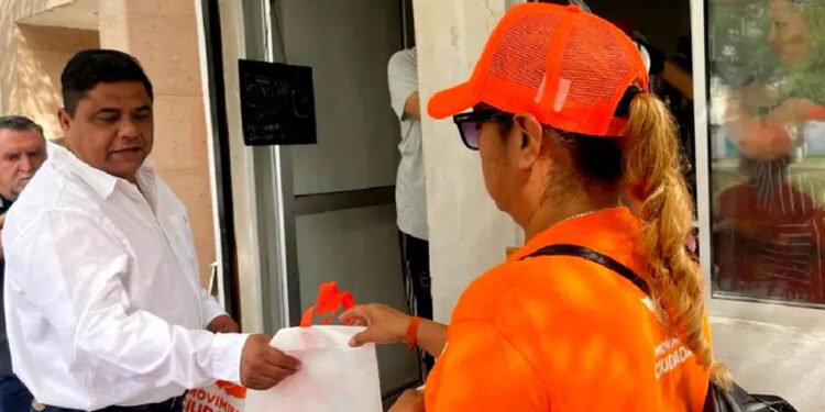 Padre de Debanhi Escobar sigue con campaña para ser diputado federal