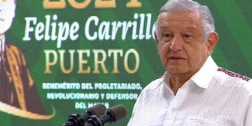 AMLO destaca que bajo su gobierno la inflación va bajando, el peso se ha fortalecido y el salario se ha incrementado