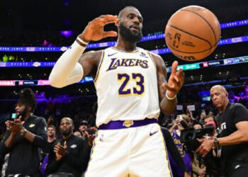 LeBron James lamenta haber llegado a 40,000 puntos en una derrota