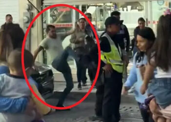 VIDEO: Sujeto agrede a mujeres durante el 8M en Pachuca, ellas ‘le dan una lección’