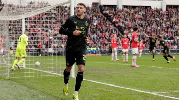 Santiago Giménez rompe mala racha y se reencuentra con gol