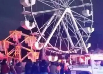 Padre e hija caen de 15 metros por falla en juego mecánico en Veracruz; se reportan graves