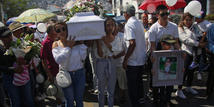Despiden a Camila en Taxco; habría muerto de asfixia por estrangulamiento