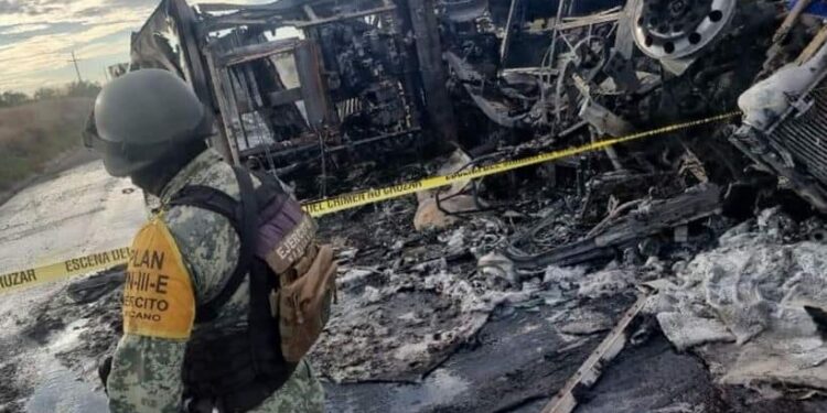 Regresa a casa Aarón tras ser atendido en EE. UU. por las quemaduras en el camionazo de Elota