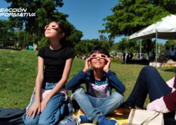 Invita Rocha a observar el eclipse solar del próximo lunes; 250 mil lentes se distribuirán, informó