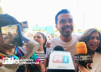 Tras un retraso de 30 minutos, Máynez, candidato a la presidencia de México sostiene encuentro con estudiantes en Culiacán