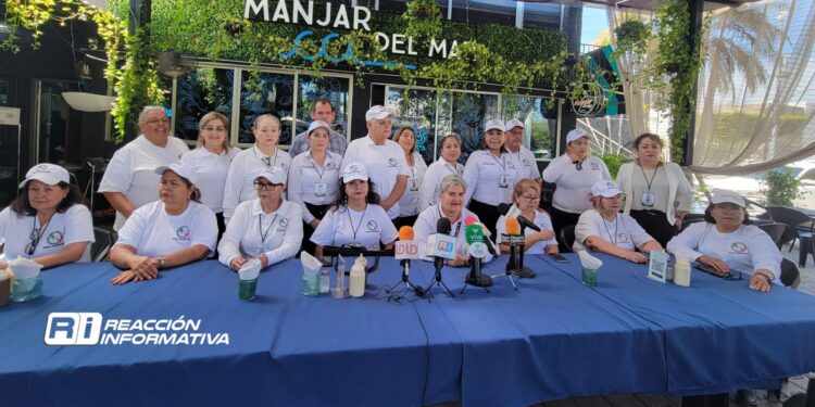 Jubilados y pensionados del IMSS exigen pago de ahorros