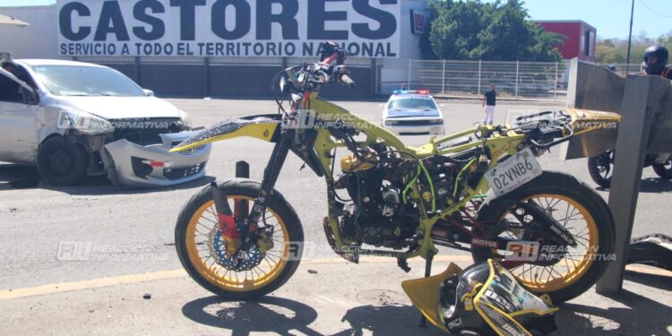 Se registra accidente vehicular sobre Av. Camino al Conchi y Luis Donaldo Colosio bajo el paso superior.