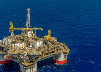 Cae producción de hidrocarburos líquidos; Pemex lo atribuye a condiciones climatológicas