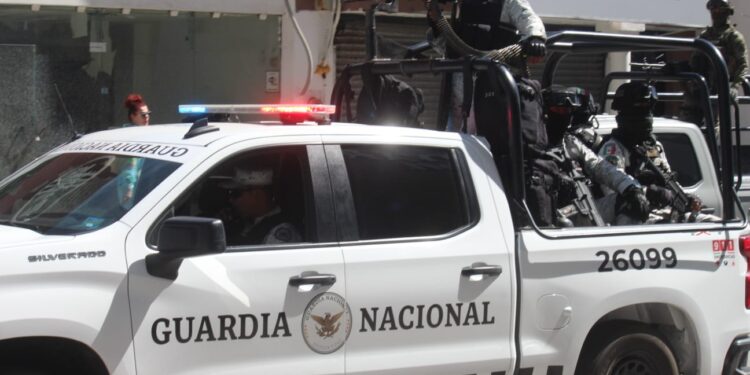 “No son uniformados, son la delincuencia”: alcalde de Mazatlán ante los asaltos y extorsiones en camiones turísticos