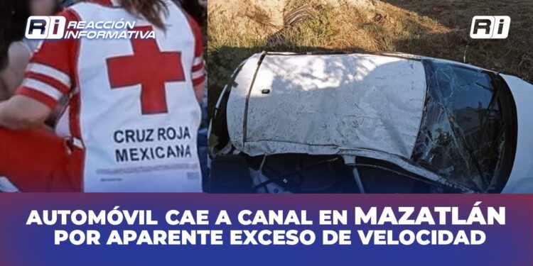 Automóvil cae a canal en Mazatlán por aparente exceso de velocidad