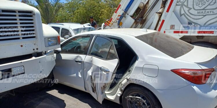 Se registra múltiple choque en Urías, al sur de Mazatlán