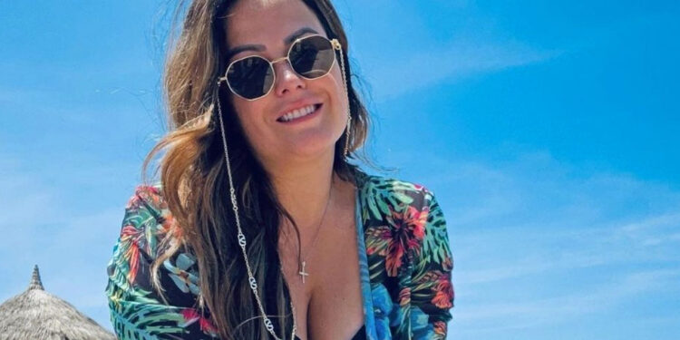 Mariana Echeverría no pudo tomar una siesta por el ruido de las bandas en Mazatlán, así fue su experiencia