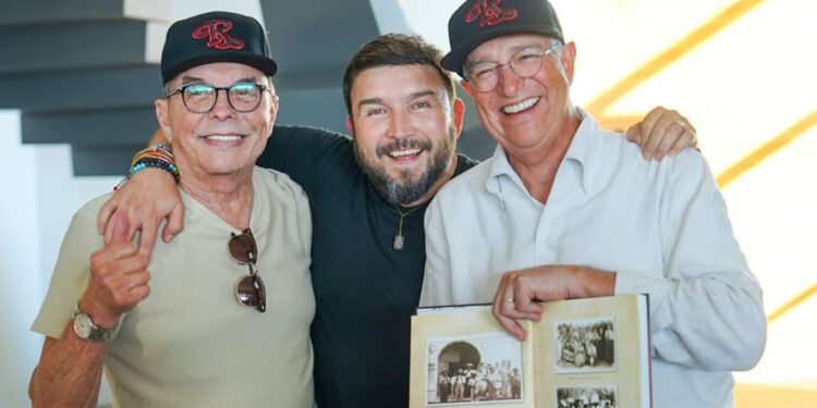 Salinas Pliego se reúne con Neto Coppel y Poncho Lizárraga en Mazatlán; buscan apoyar a la música de banda