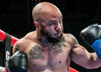 Boxeador transgénero es noqueado tras 21 segundos en combate contra un hombre
