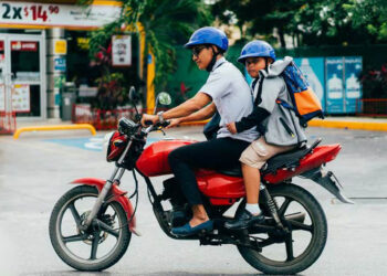 Prohíben viajar en motocicleta a menores de 12 años: Cámara de Diputados
