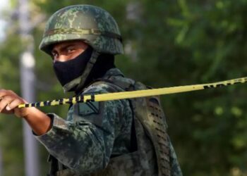 Fuerzas militares resguardan zona de Tierra Blanca en Culiacán tras aseguramiento de inmueble