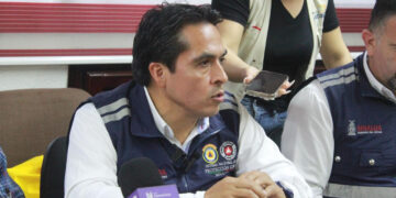 Protección Civil acude a brindar auxilio en caso de autobús incendiado