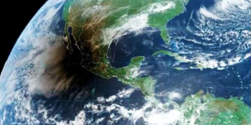 Eclipse desde el espacio: así viaja la sombra de la Luna sobre la Tierra