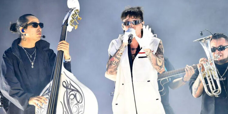 Peso Pluma rinde homenaje a la música regional mexicana con Santa Fe Klan y Arcángel en Coachella