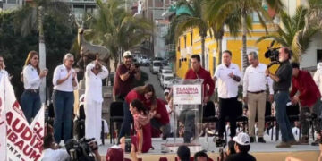 Sheinbaum cayó al suelo durante baile en Mazatlán