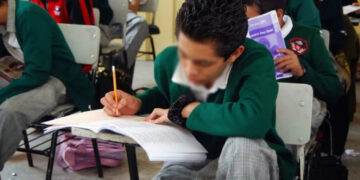 Alumno de secundaria arroja agua con cal a cara de su compañero; pierde ojo izquierdo