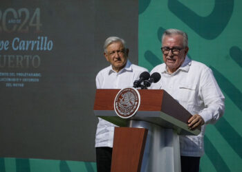 Rocha da la bienvenida al presidente López Obrador a Mazatlán