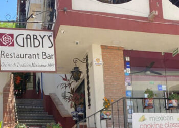 Extranjeros demandan a restaurante en Puerto Vallarta por tocar música mexicana