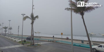 Intensos bancos de niebla cubren a gran parte del puerto de Mazatlán hoy sábado