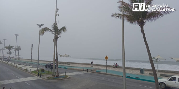 Intensos bancos de niebla cubren a gran parte del puerto de Mazatlán hoy sábado