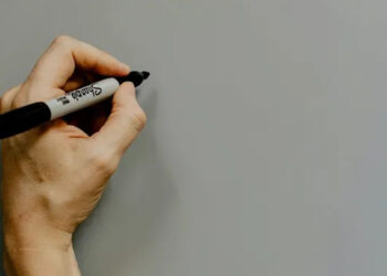 Descubren Proteína Responsable de que la Gente Sea Zurda o Diestra
