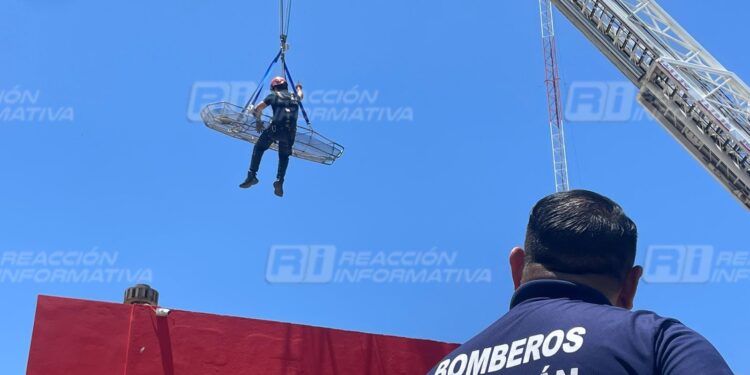 Bomberos de Tijuana participan en entrenamiento con Bomberos de Mazatlán