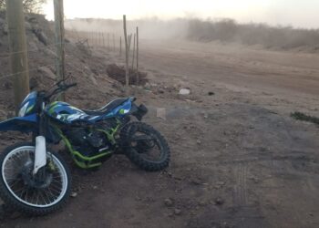 Tras persecución, Policías Estatales aseguran droga y una motocicleta en Culiacán