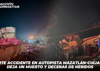 Fuerte accidente en autopista Mazatlán-Culiacán deja un muerto y decenas de heridos