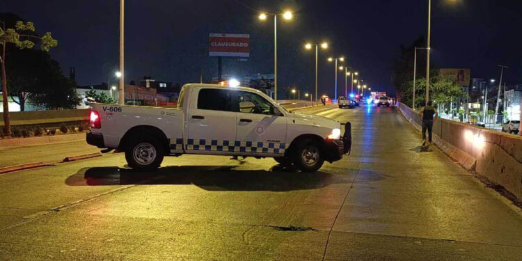 Joven muere prensado mientras abanderaba un choque en Periférico Poniente, Zapopan