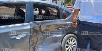 Trompo embiste auto en la colonia Pancho Villa, en Mazatlán