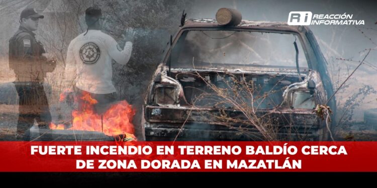 Fuerte incendio en terreno baldío cerca de Zona Dorada en Mazatlán