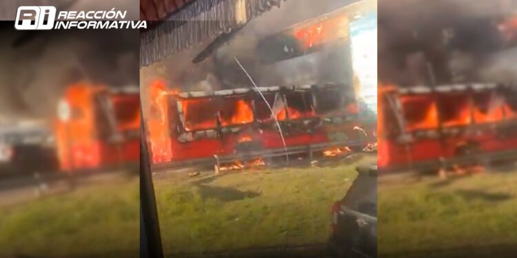 Se incendió un camión que trasladaba hinchas de River Plate al partido contra Belgrano
