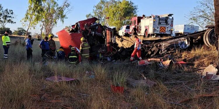 Accidente de tráiler en la maxipista Culiacán-Mazatlán cobra la vida de una mujer; Hay dos lesionados
