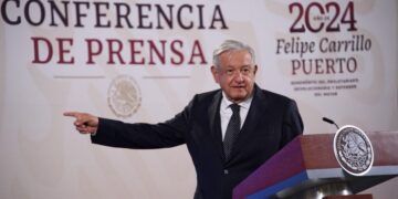 AMLO llama a empresarios de la industria eléctrica a cuidar que sus plantas de energía no se detengan