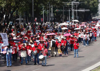 CNTE inicia paro general y califica de “burla” el aumento salarial