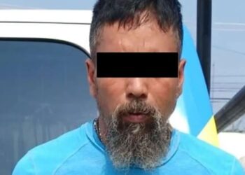 Detienen a hombre por presuntamente intentar agredir a su esposa con un machete en Monterrey