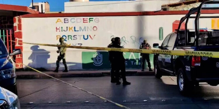 Abandonan restos humanos frente a una primaria en la capital de Zacatecas