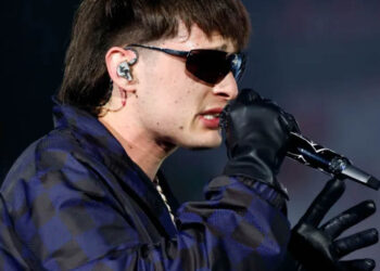 ¿Peso Pluma le dice adiós a su estilo mullet?; sorprende con lo que parece su nuevo corte de cabello