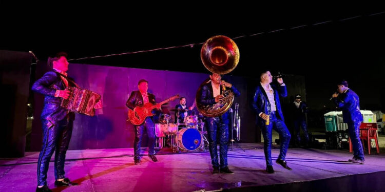 Grupo “Son de Oro” arranca la fiesta en la Feria Ganadera 2024