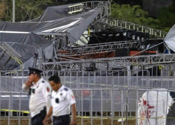 Siguen hospitalizadas 22 personas en NL tras caída de templete en mitin
