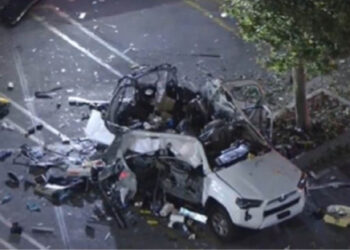 Hombre sobrevive de milagro tras fuerte explosión: intentó prender un cigarro al interior de su auto